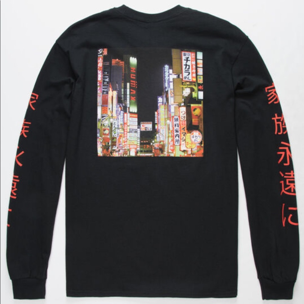 Tilly’s La Familia Chinatown Mens graphic T-shirt in small.